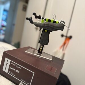 NIKE Neon 95 Air Max x SHOEUZI Collectible by J-ldn